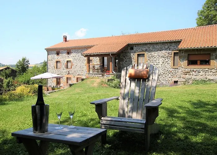 Suite spacieuse avec bien-être, parking, wifi, à Saint-Privat-d'Allier - FR-1-582-491