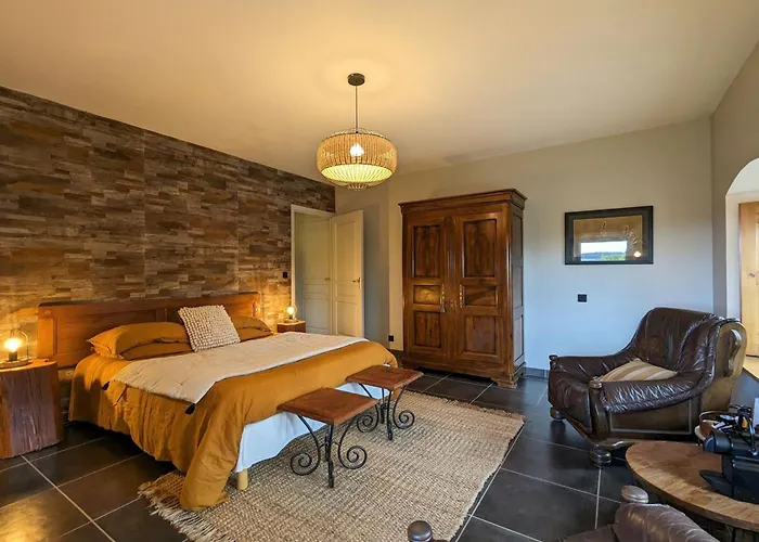Suite spacieuse avec bien-être, parking, wifi, à Saint-Privat-d'Allier - FR-1-582-491